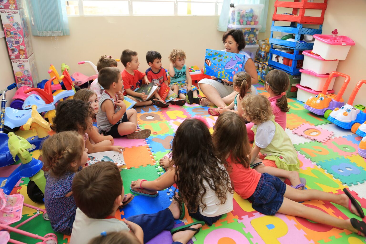 Educação escolar em casa, desenvolvimento infantil na era digital