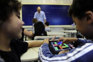 tecnologia-na-educacao-beneficios-para-alunos-professores-diretores-1